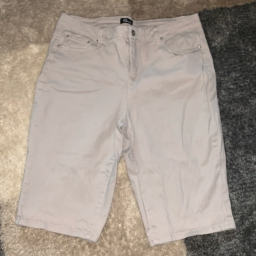 Women’s long shorts from TAILORMADE.   Size 16.